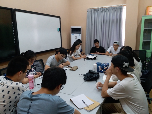 2014级本科第一党支部关于李保国、汪自强同志先进事迹的学习顺利完成_副本.jpg 2014级本科第一党支部关于李保国、汪自强同志先进事迹的学习顺利完成_副本.jpg