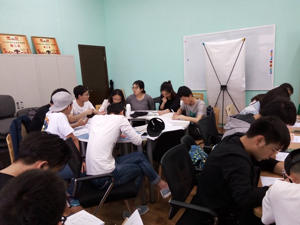 楼凤
2014级本科第一党支部主题党日_副本.jpg